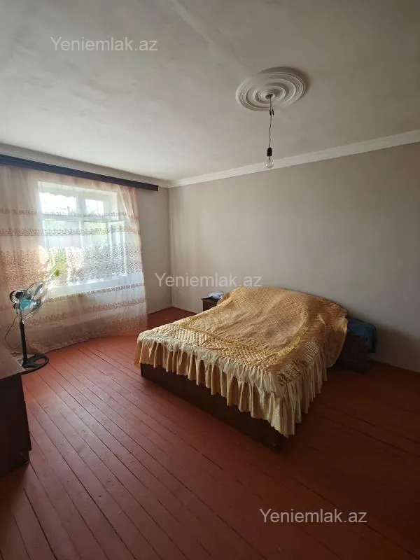 Satılır 5 otaqlı həyət evi 140 m²