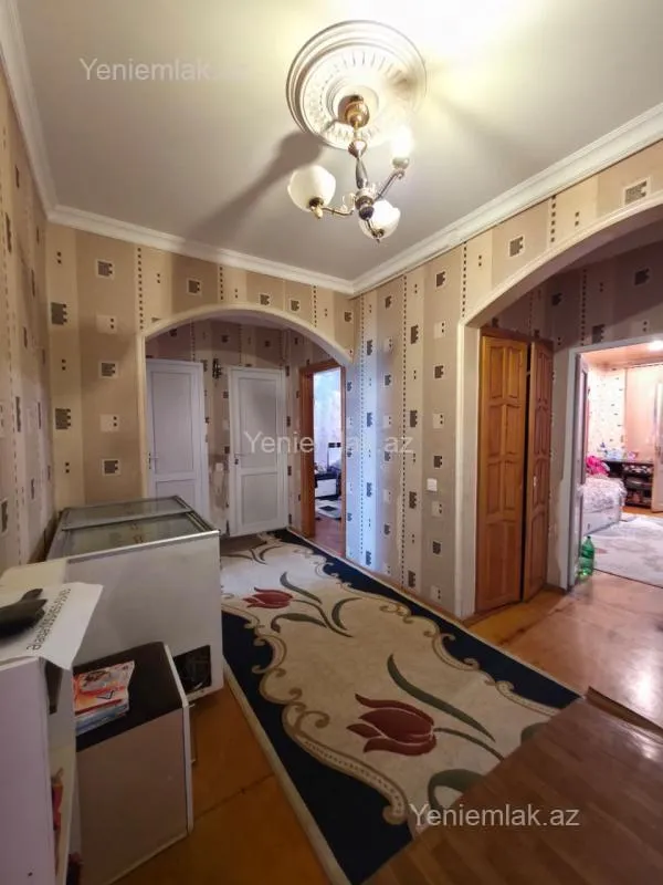 Satılır 6 otaqlı köhnə tikili 123 m²