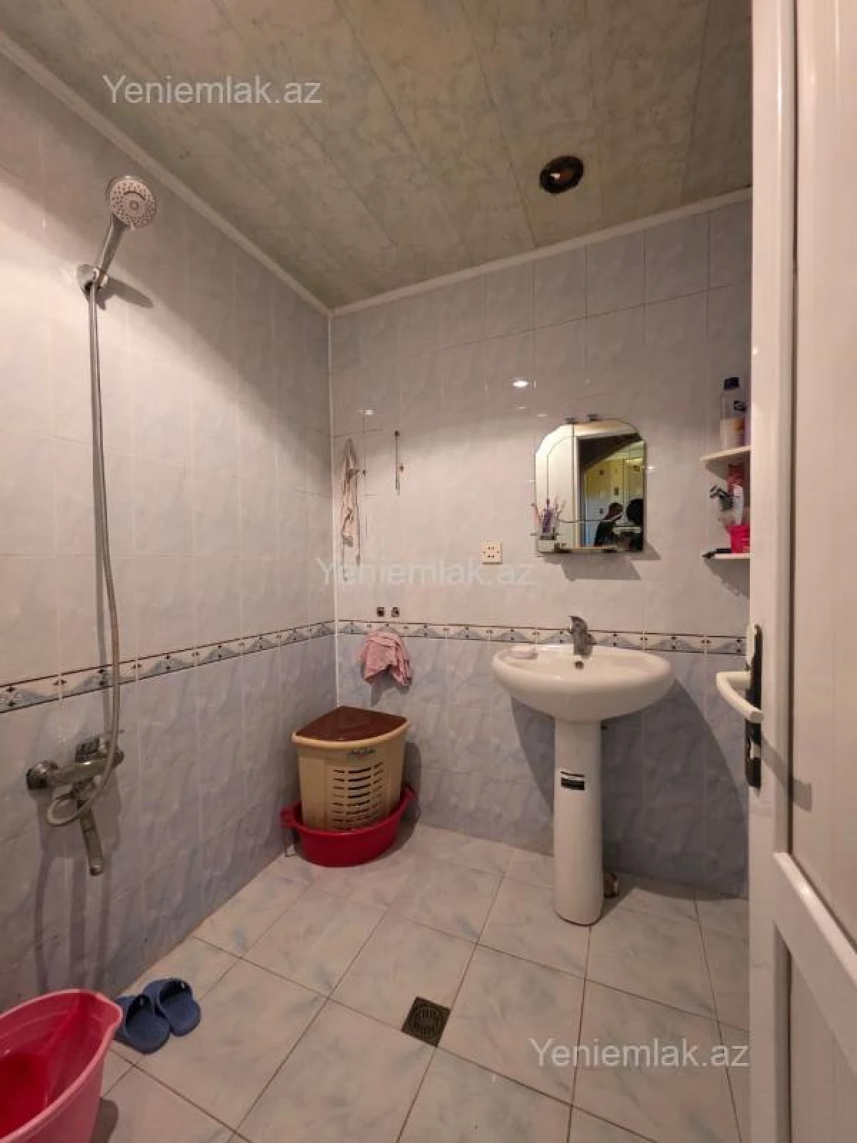 Satılır 6 otaqlı köhnə tikili 123 m²