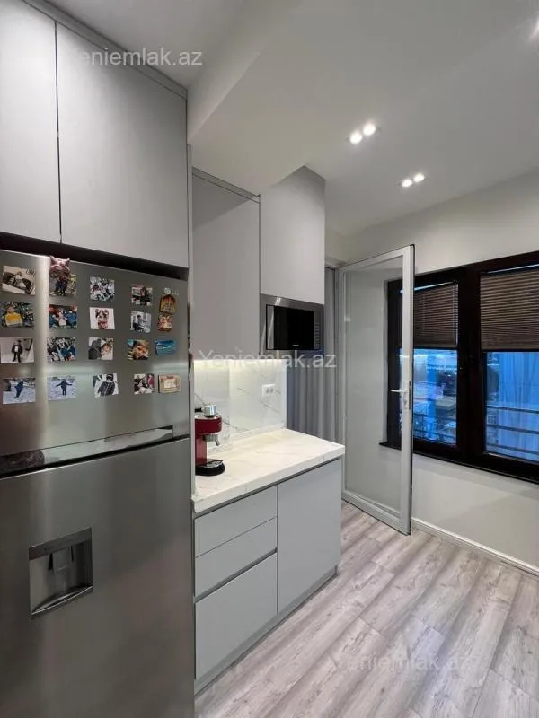 Satılır 4 otaqlı köhnə tikili 120 m²