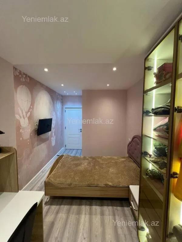 Satılır 4 otaqlı köhnə tikili 120 m²