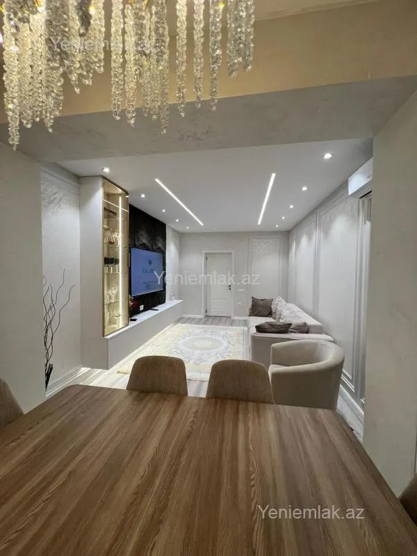 Satılır 4 otaqlı köhnə tikili 120 m²