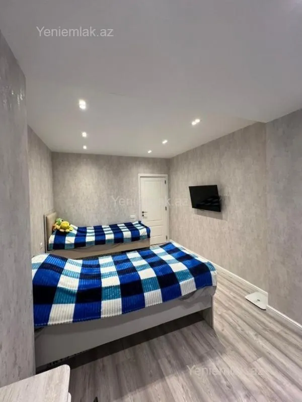 Satılır 4 otaqlı köhnə tikili 120 m²