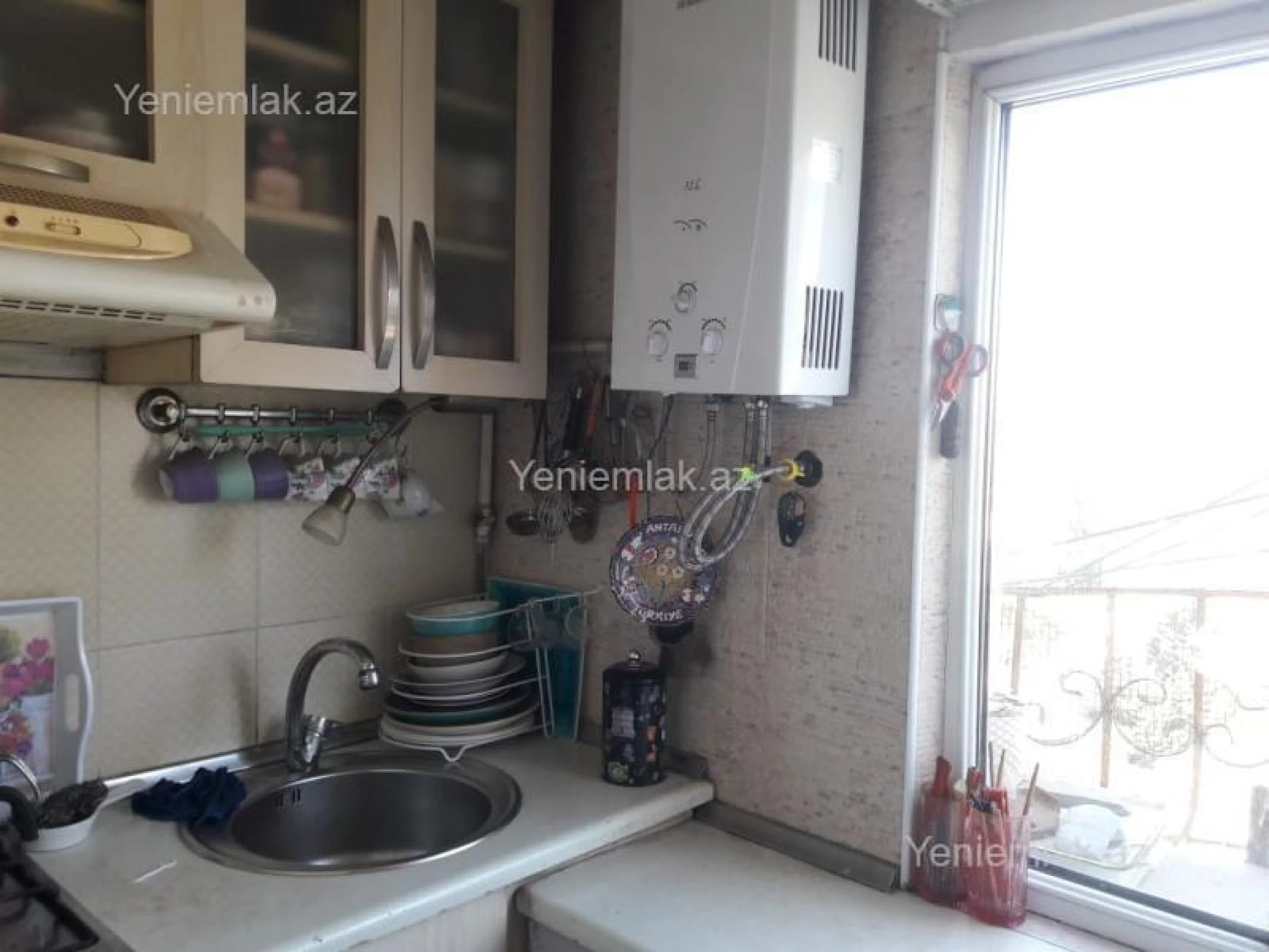 Satılır 3 otaqlı köhnə tikili 75 m²