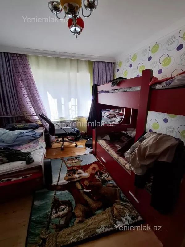 Satılır 4 otaqlı köhnə tikili 90 m²