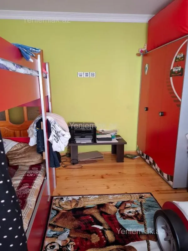 Satılır 4 otaqlı köhnə tikili 90 m²