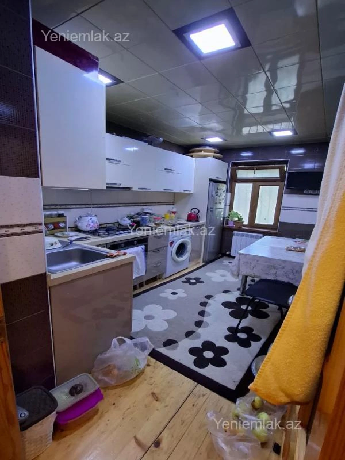 Satılır 4 otaqlı köhnə tikili 90 m²