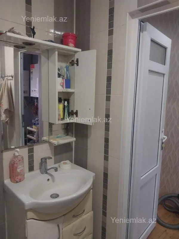 Satılır 4 otaqlı köhnə tikili 90 m²