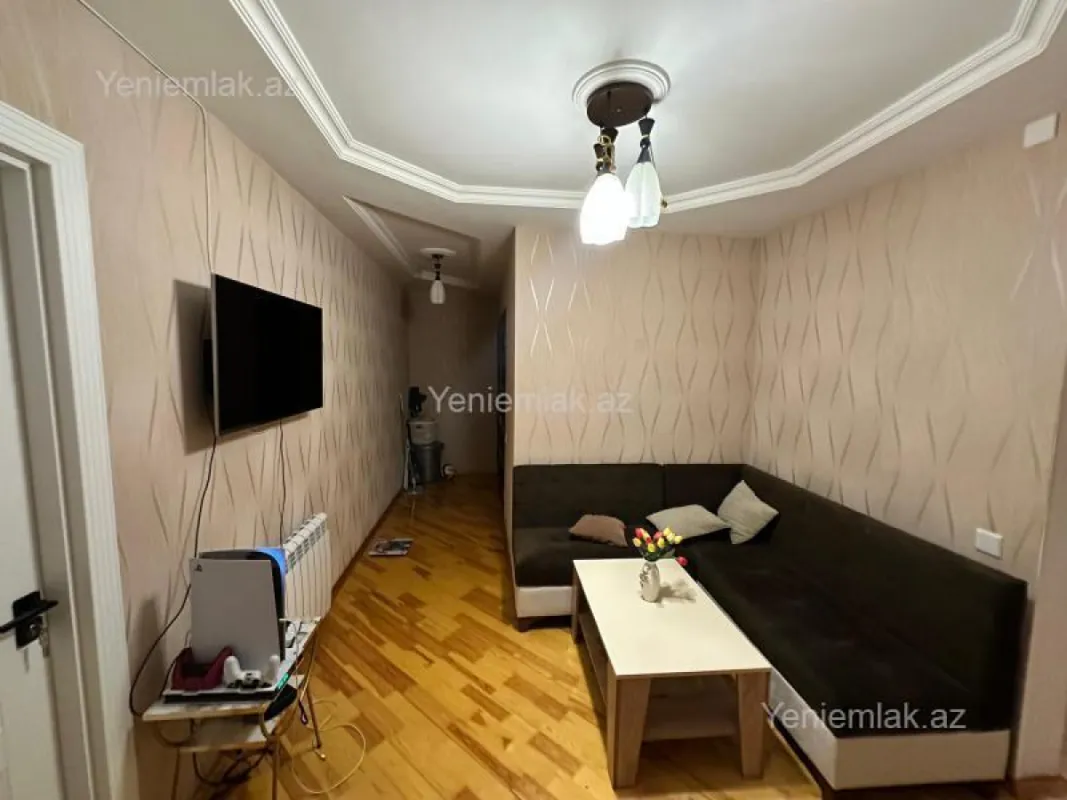 Satılır 4 otaqlı köhnə tikili 100 m²