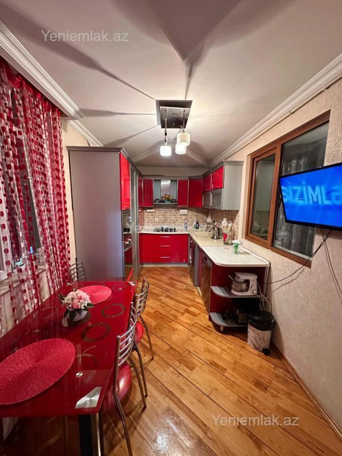 Satılır 4 otaqlı köhnə tikili 100 m²