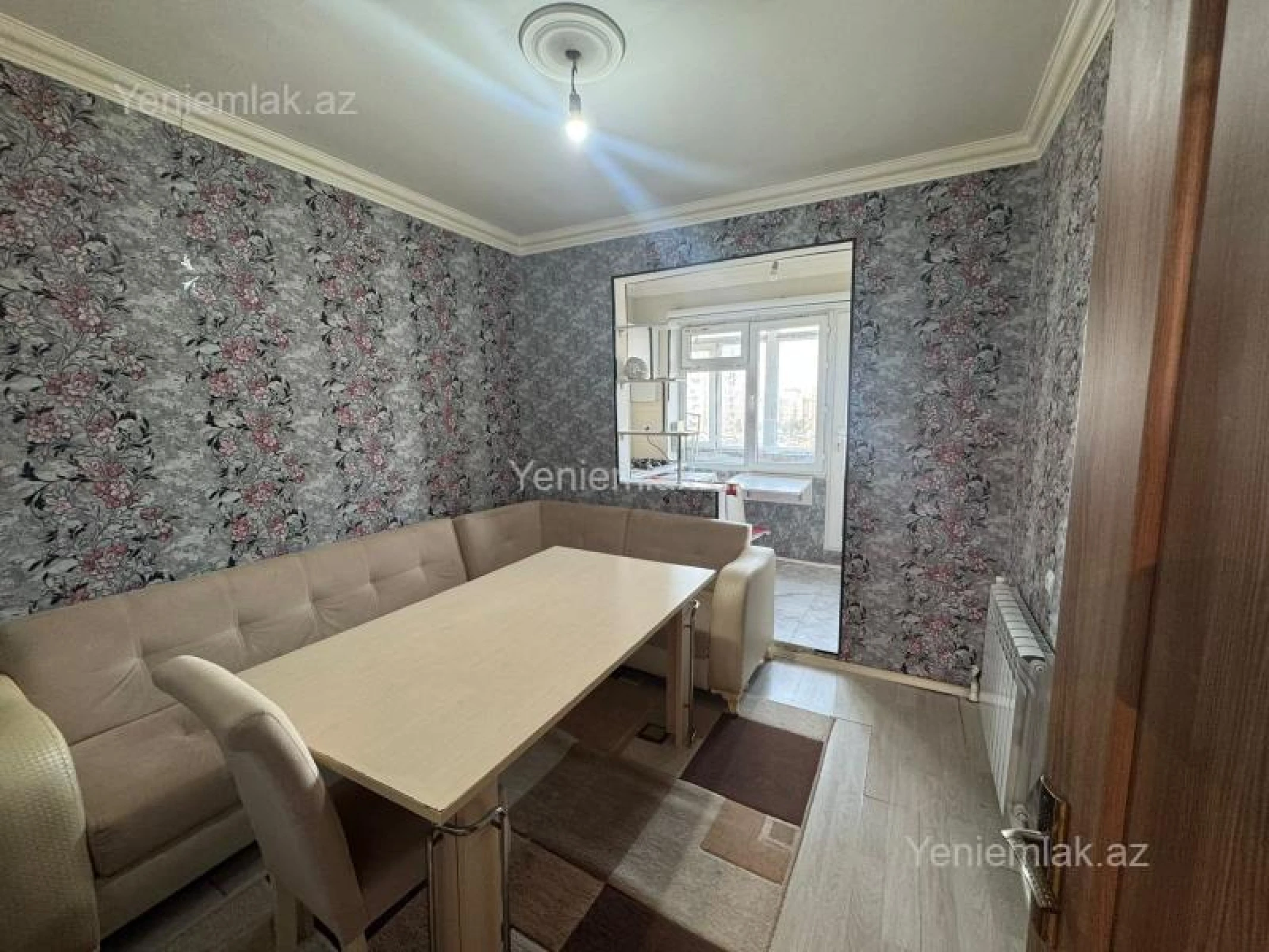 Satılır 2 otaqlı köhnə tikili 65 m²