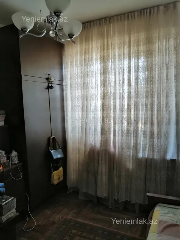 Satılır 3 otaqlı köhnə tikili 75 m²