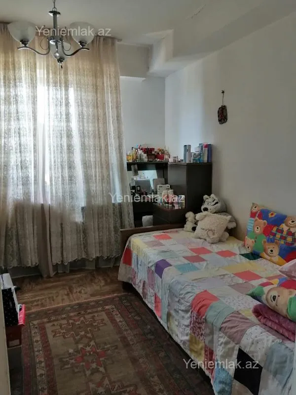 Satılır 3 otaqlı köhnə tikili 75 m²