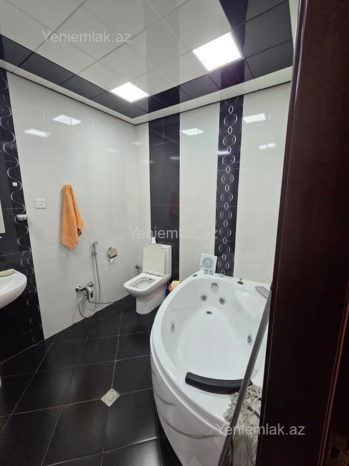 Satılır 3 otaqlı yeni tikili 145 m²