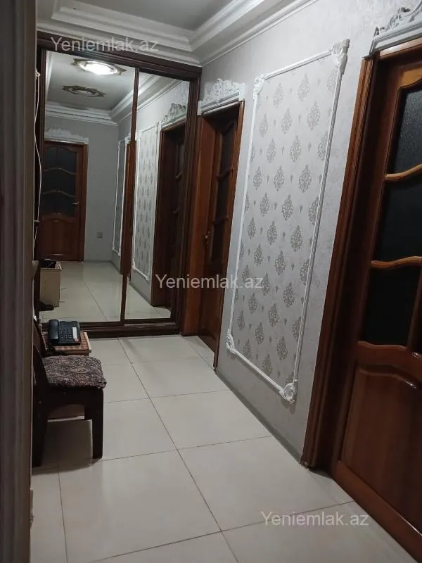 Satılır 4 otaqlı köhnə tikili 100 m²