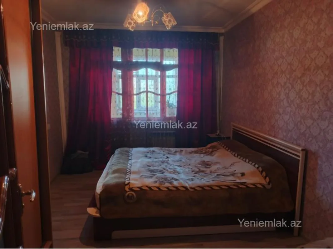 Satılır 4 otaqlı köhnə tikili 100 m²