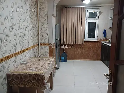 Satılır 4 otaqlı köhnə tikili 100 m²