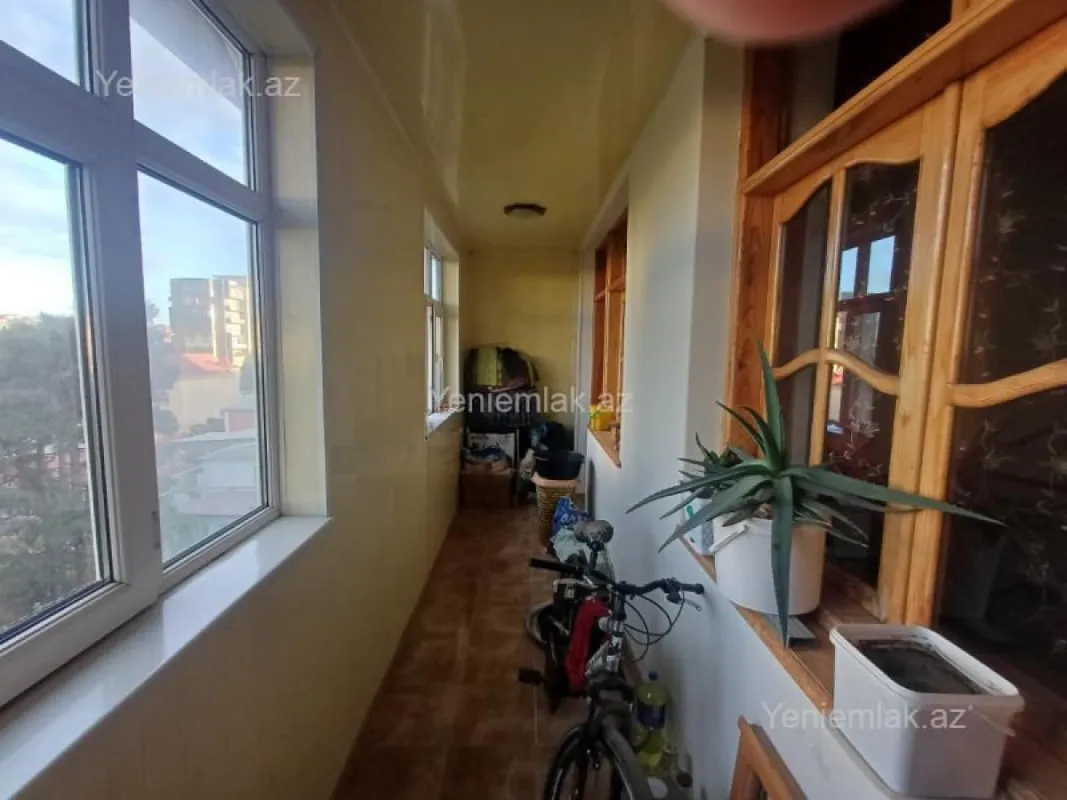 Satılır 4 otaqlı köhnə tikili 100 m²