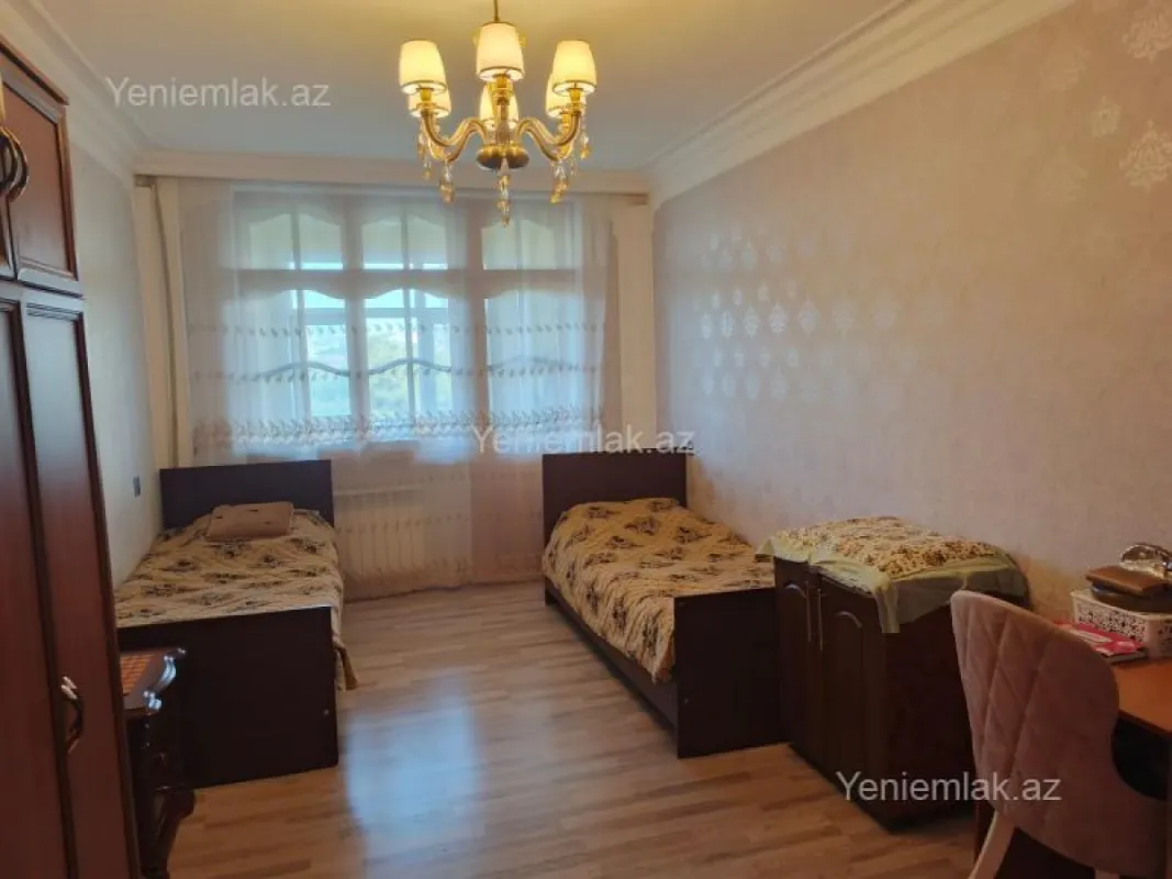 Satılır 4 otaqlı köhnə tikili 100 m²