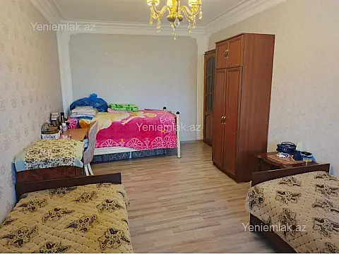 Satılır 4 otaqlı köhnə tikili 100 m²