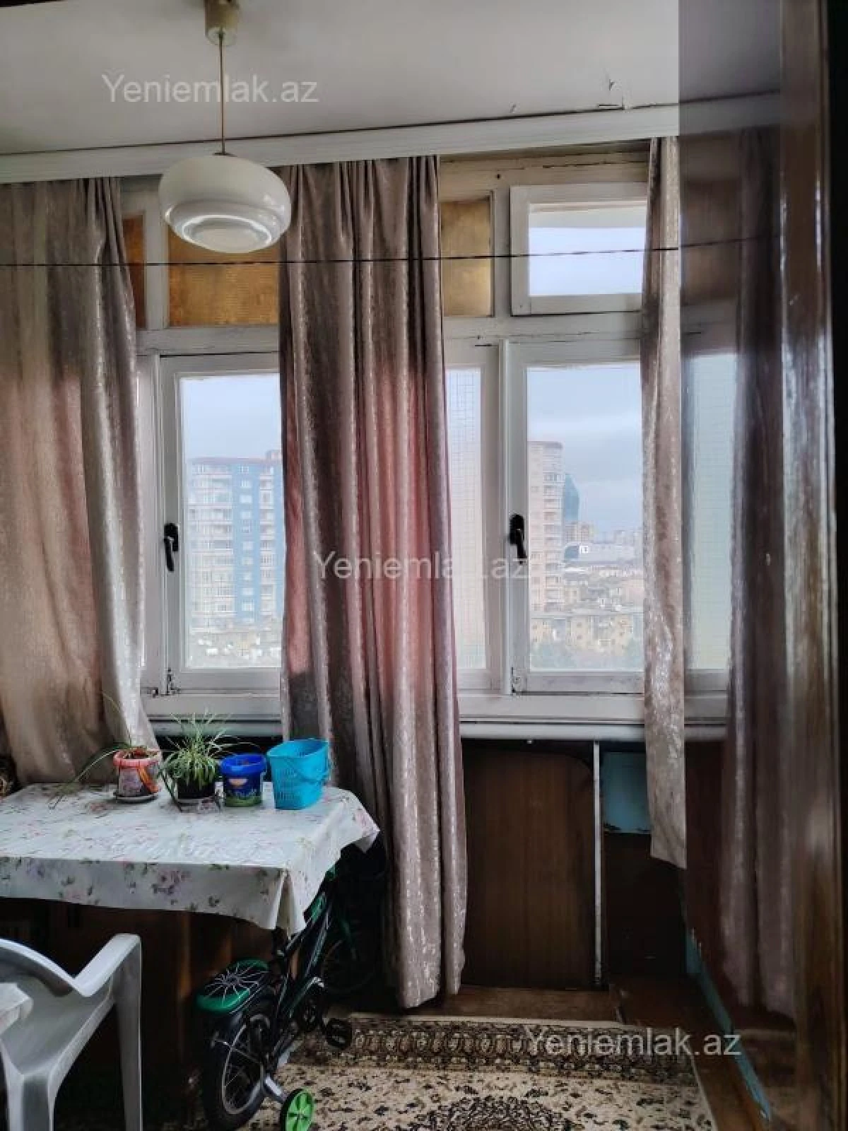 Satılır 2 otaqlı köhnə tikili 70 m²