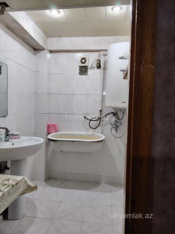 Satılır 2 otaqlı köhnə tikili 70 m²