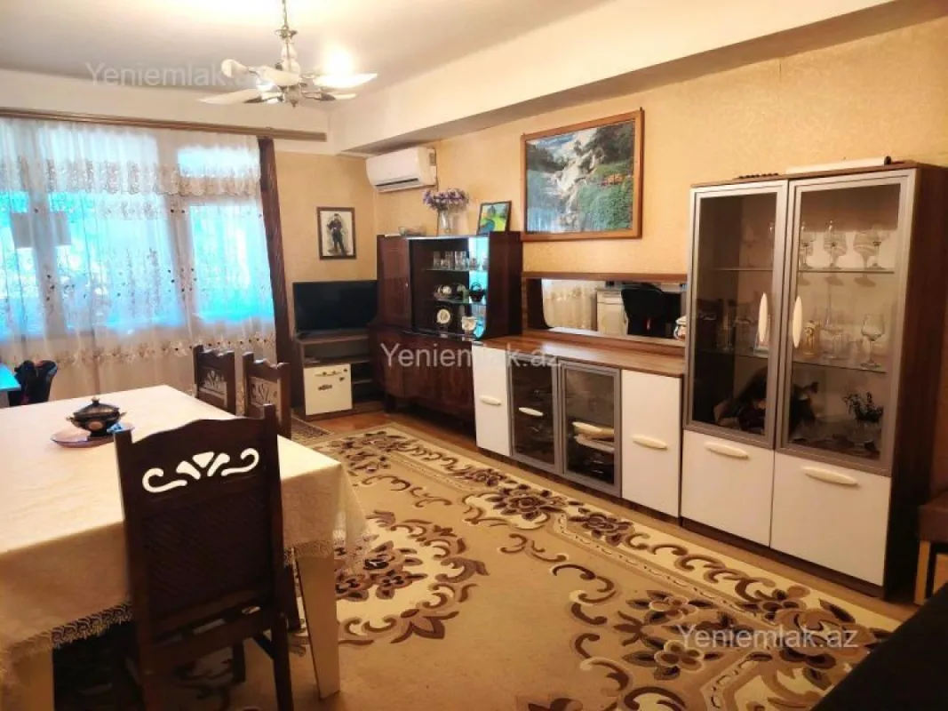 Satılır 2 otaqlı köhnə tikili 70 m²