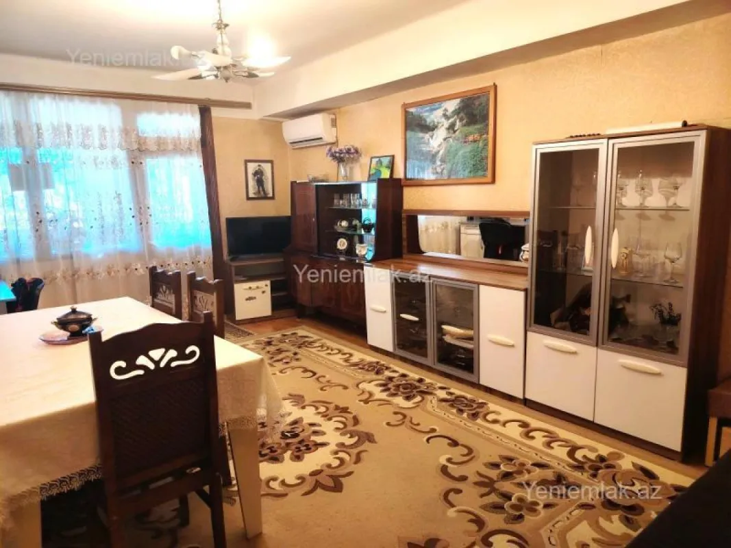 Satılır 2 otaqlı köhnə tikili 70 m²