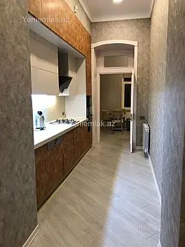 Satılır 2 otaqlı köhnə tikili 70 m²