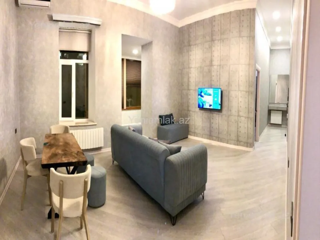 Satılır 2 otaqlı köhnə tikili 70 m²