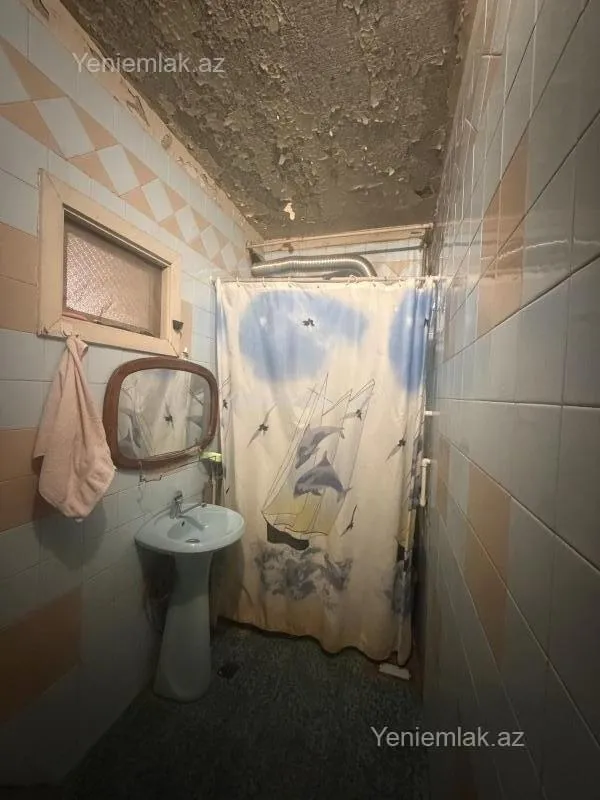 Satılır 5 otaqlı köhnə tikili 120 m²