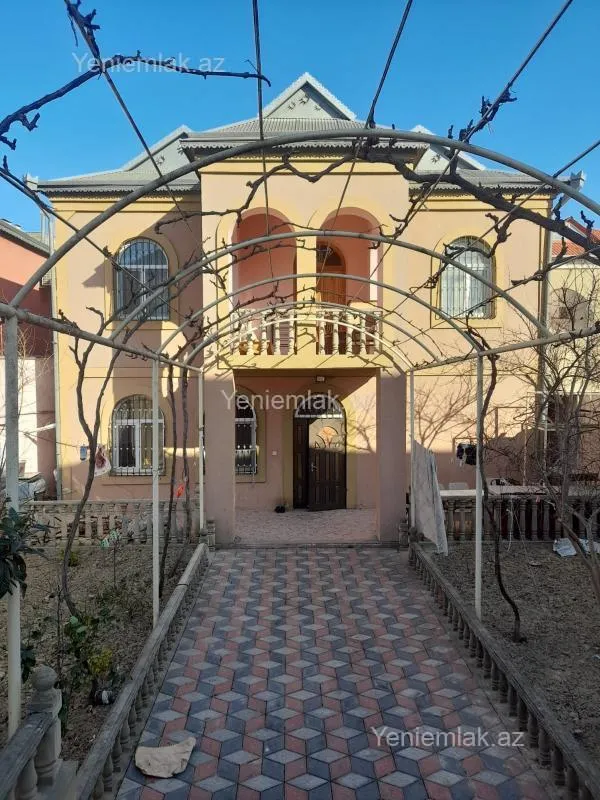 Satılır 4 otaqlı həyət evi 240 m²