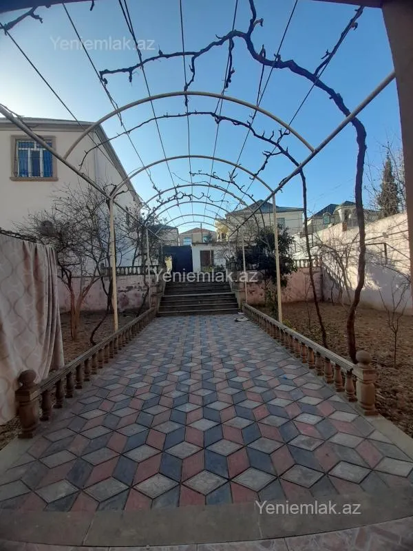 Satılır 4 otaqlı həyət evi 240 m²