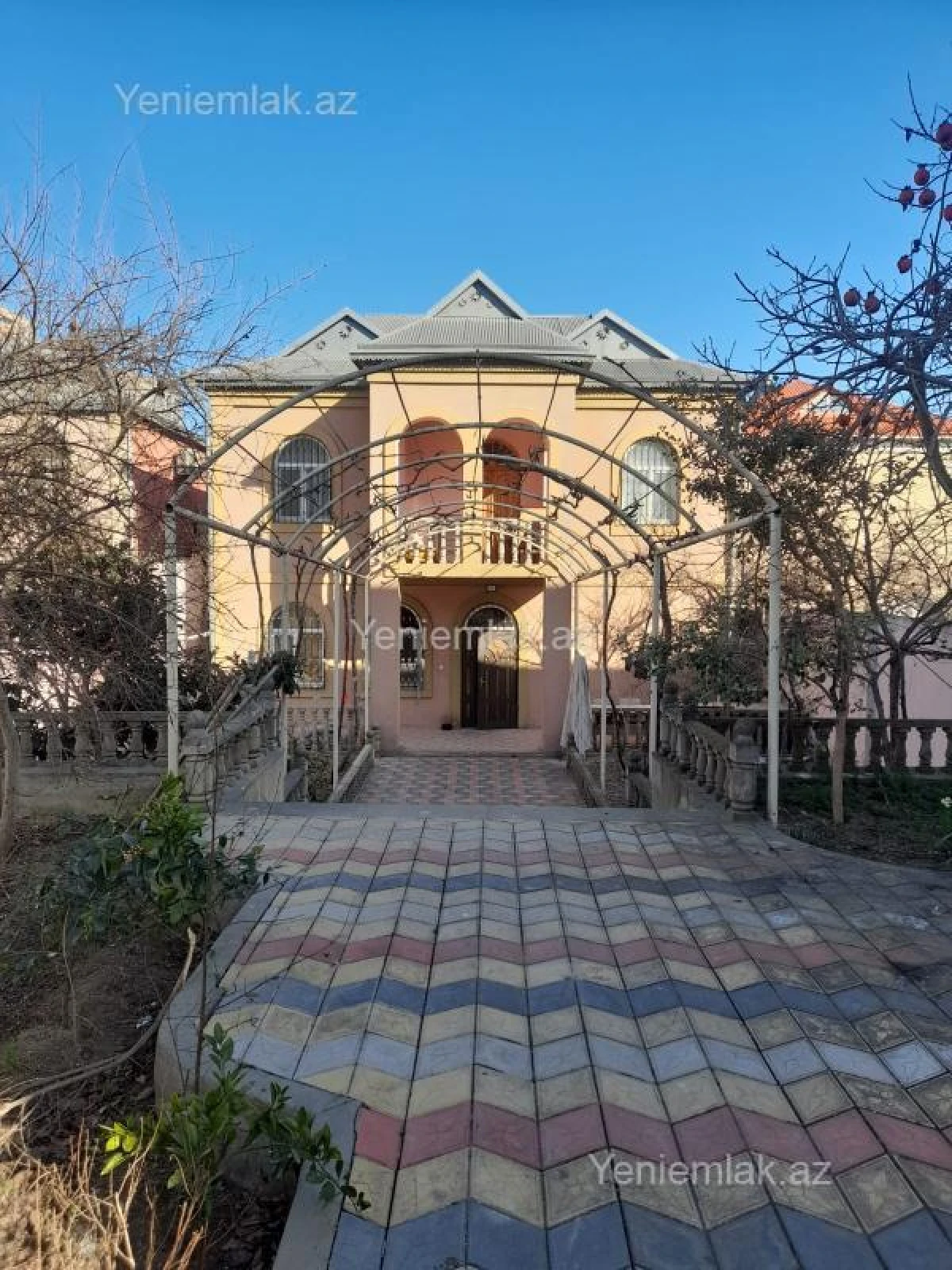 Satılır 4 otaqlı həyət evi 240 m²