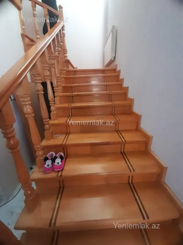 Satılır 4 otaqlı həyət evi 240 m²