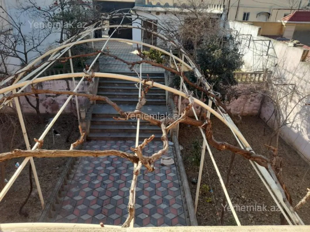 Satılır 4 otaqlı həyət evi 240 m²