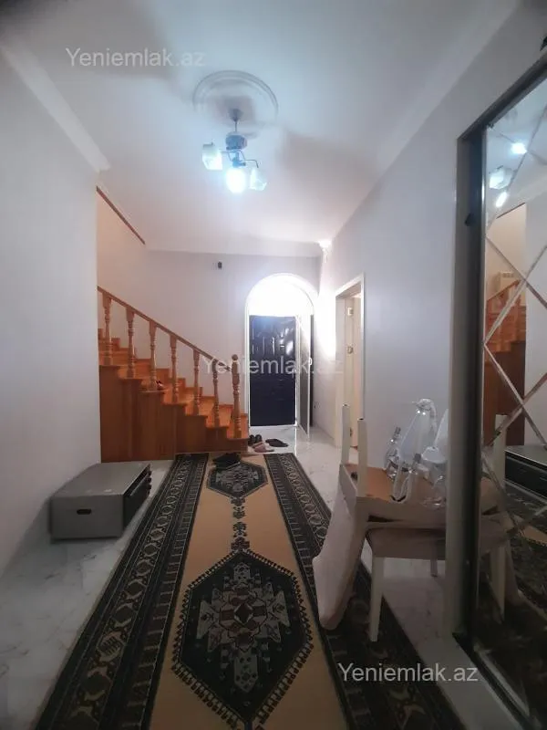 Satılır 4 otaqlı həyət evi 240 m²