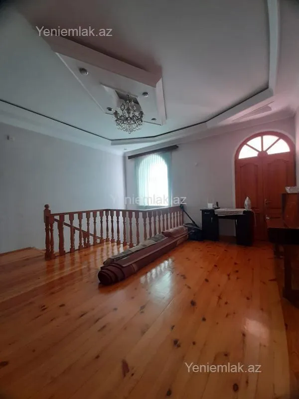 Satılır 4 otaqlı həyət evi 240 m²