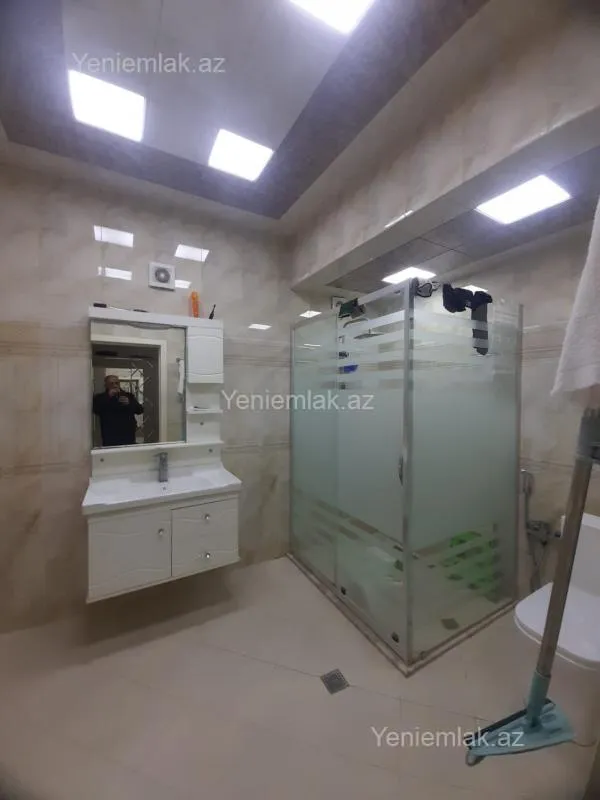 Satılır 4 otaqlı həyət evi 240 m²