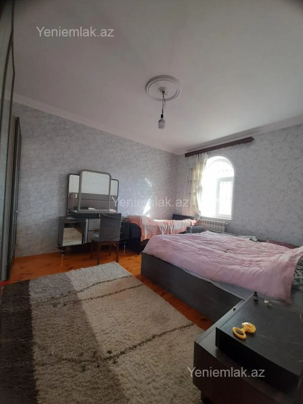 Satılır 4 otaqlı həyət evi 240 m²