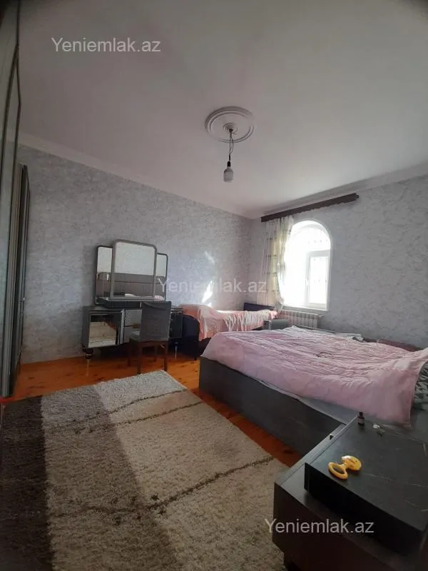 Satılır 4 otaqlı həyət evi 240 m²