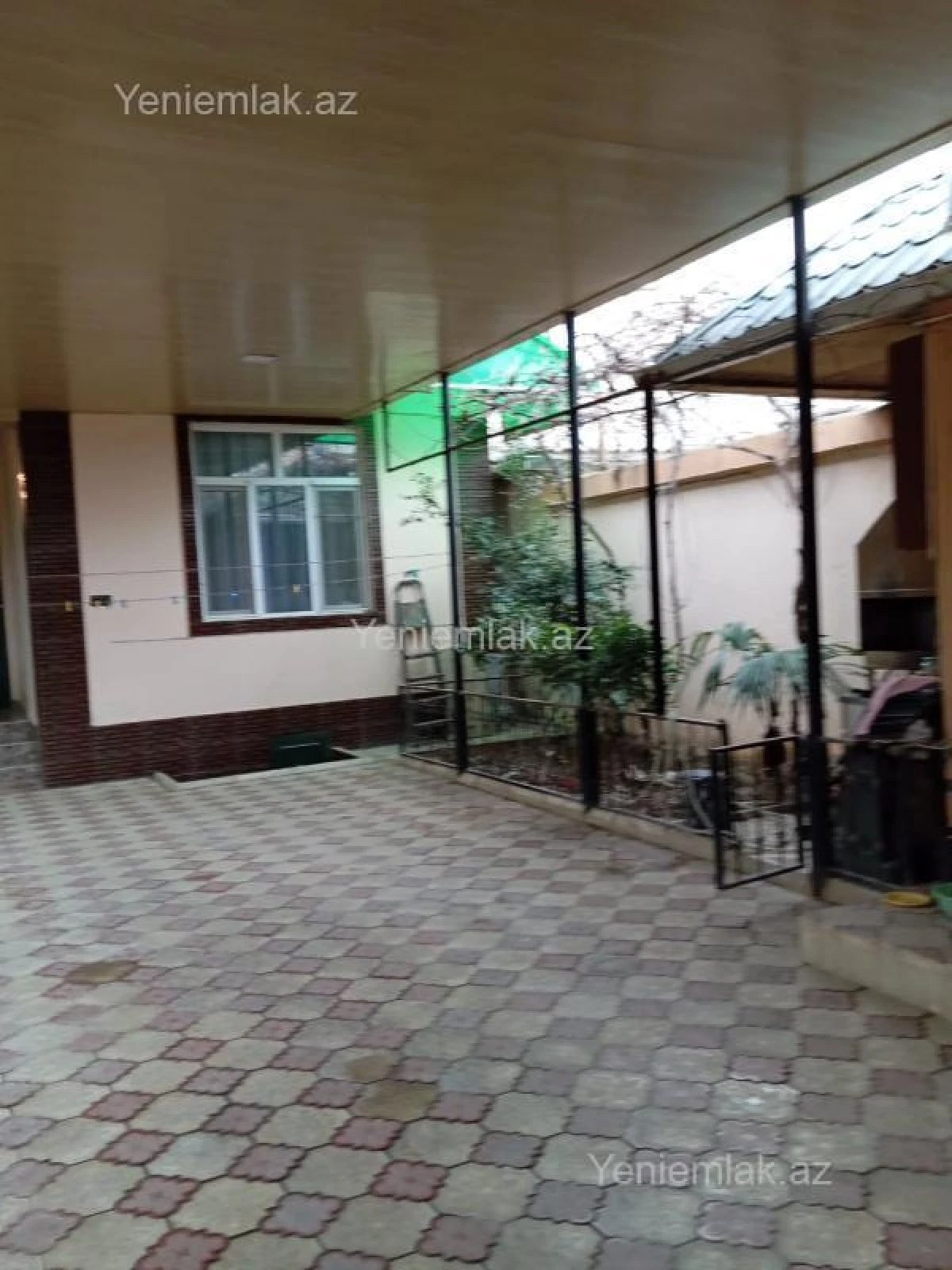 Satılır 5 otaqlı həyət evi 186 m²