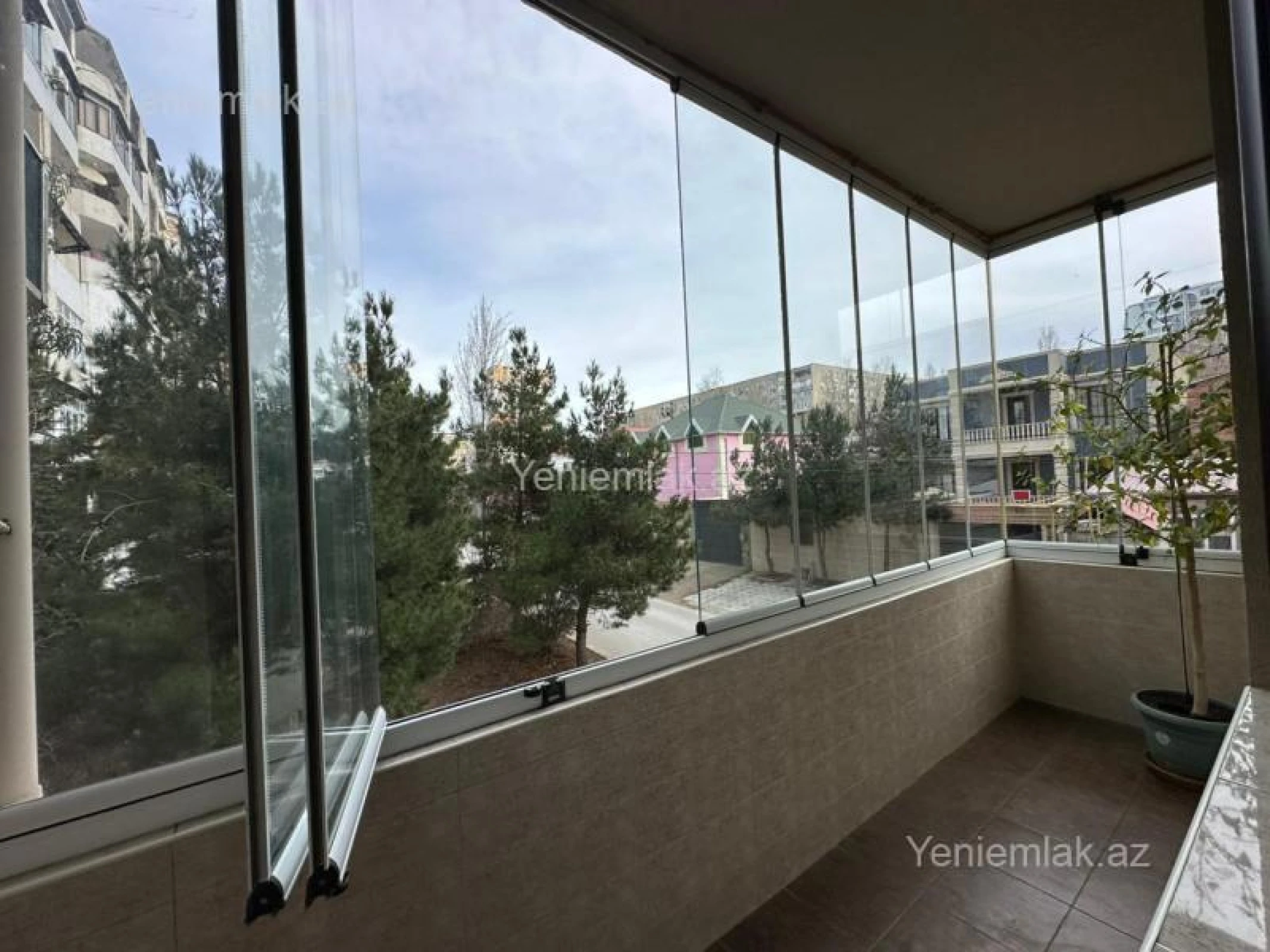 Satılır 3 otaqlı yeni tikili 133 m²