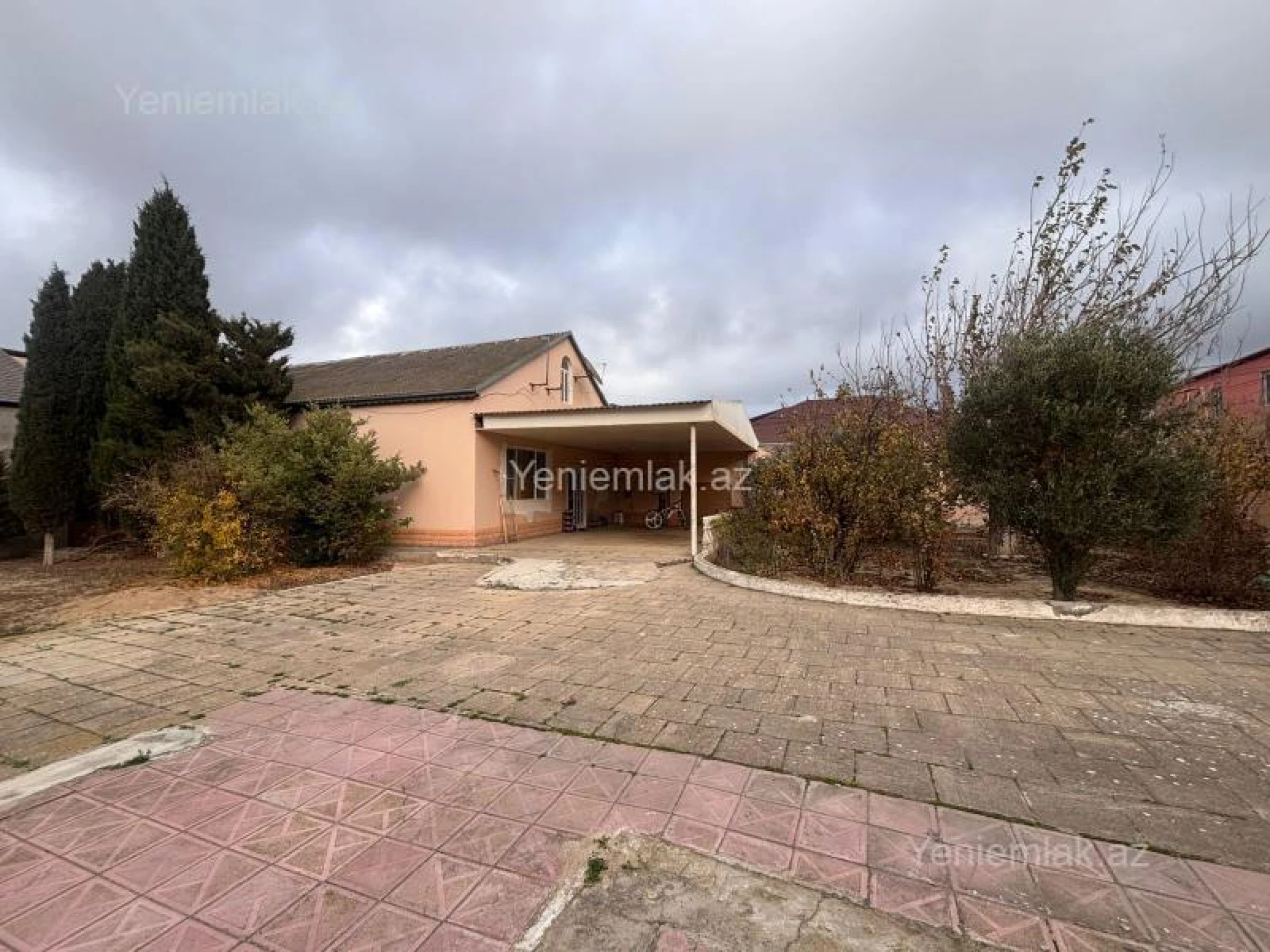 Satılır 5 otaqlı həyət evi 160 m²