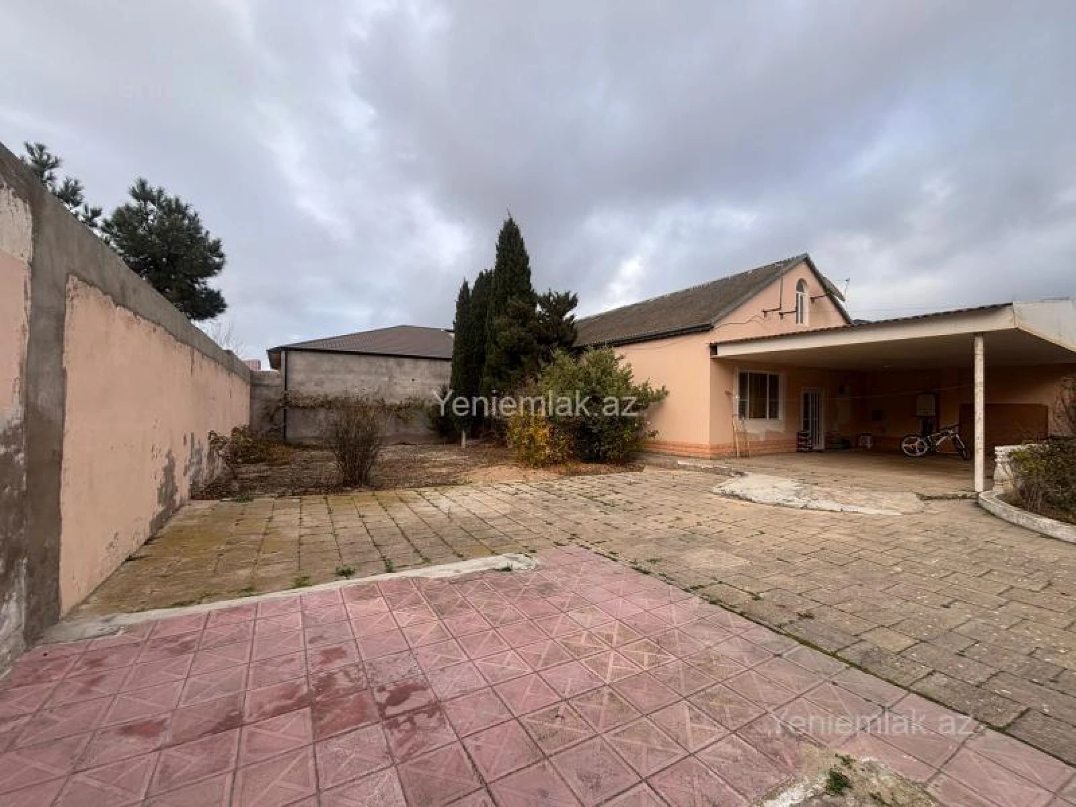 Satılır 5 otaqlı həyət evi 160 m²