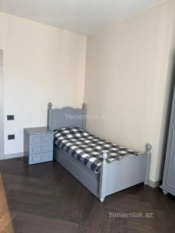 Satılır 3 otaqlı yeni tikili 75 m²