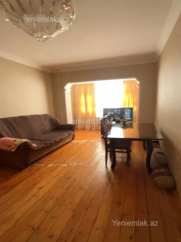 Satılır 3 otaqlı köhnə tikili 80 m²