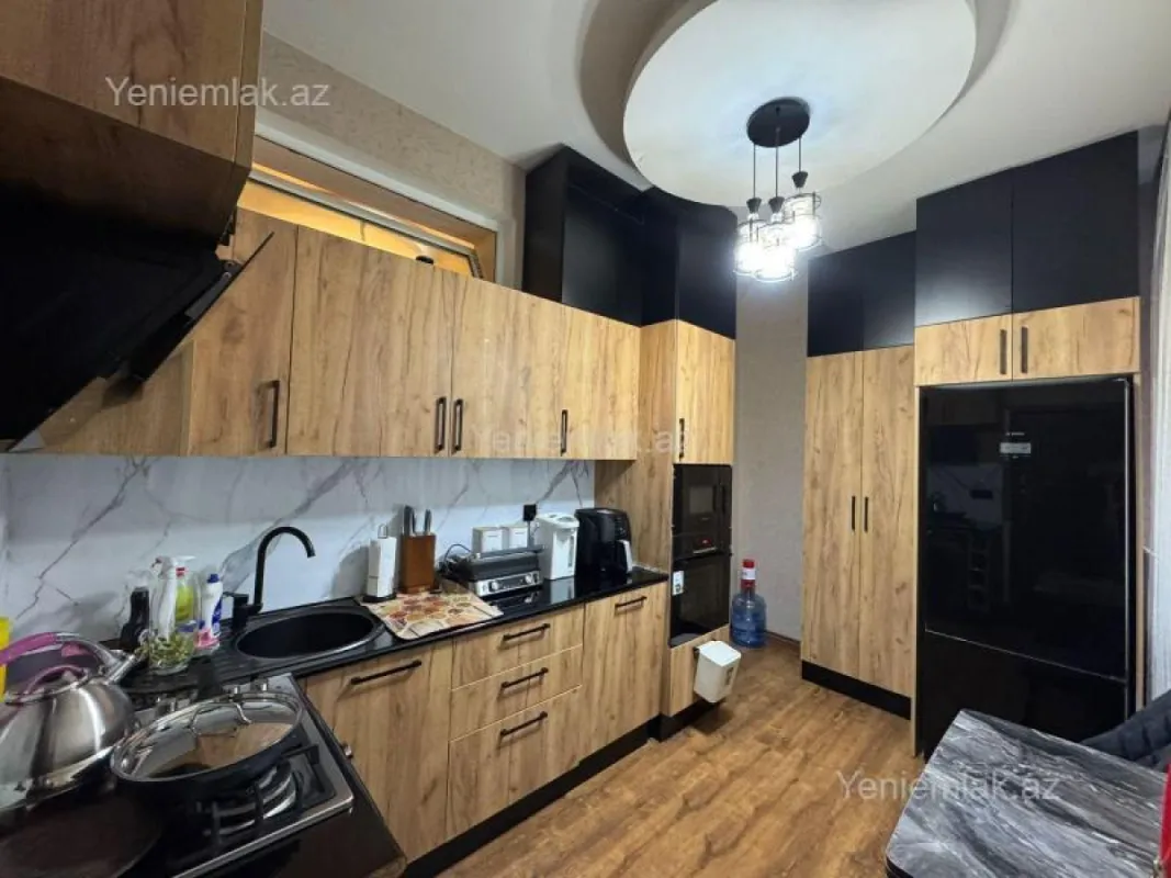 Satılır 2 otaqlı köhnə tikili 60 m²