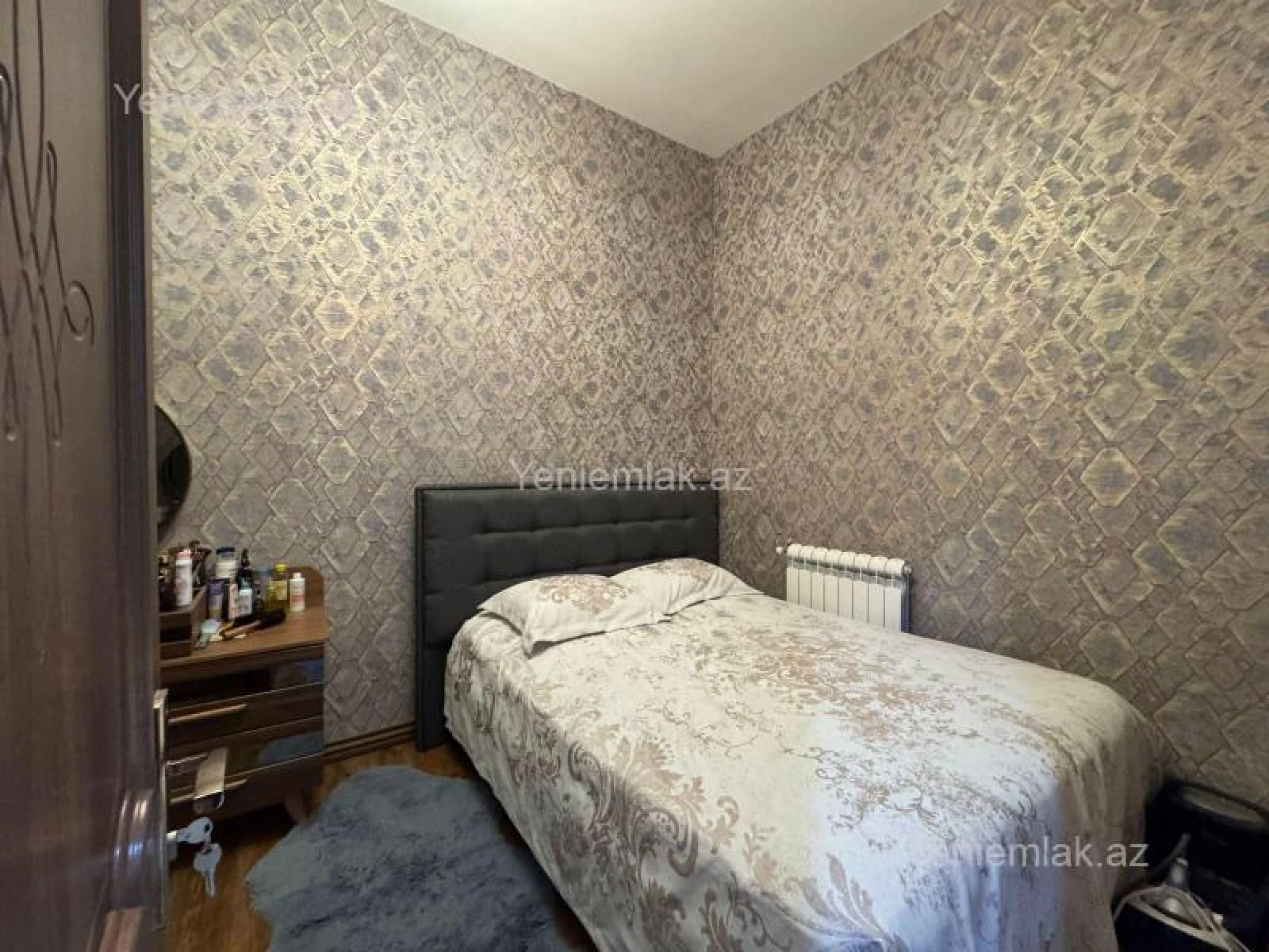 Satılır 2 otaqlı köhnə tikili 60 m²