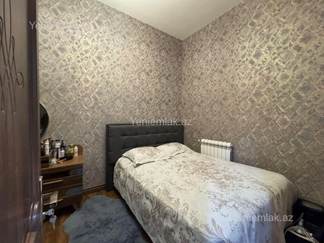 Satılır 2 otaqlı köhnə tikili 60 m²